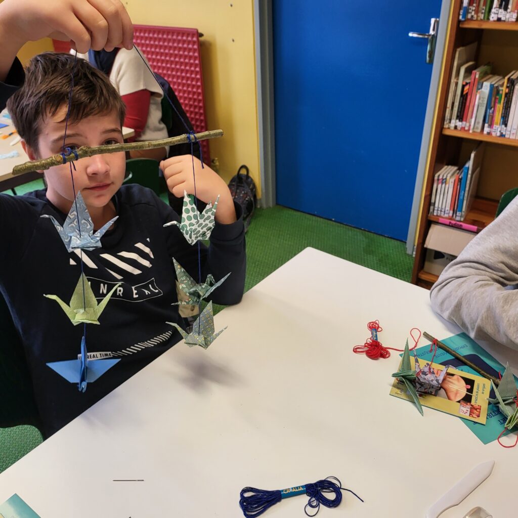 atelier grue origami au collège de Chasseneuil