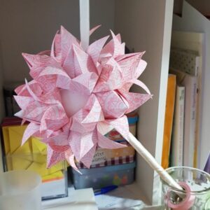 MARIGAMI origami mariage bouquet lotus en cours de création