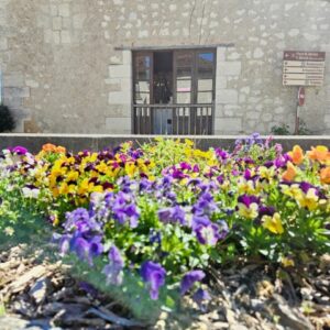 MARIGAMI ET CIE Aubeterre point de vue sur le côté de la boutique