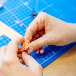 MARIGAMI origami les mains au travail