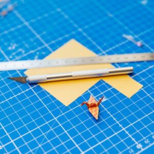 MARIGAMI origami les mains au travail outils et grues mini